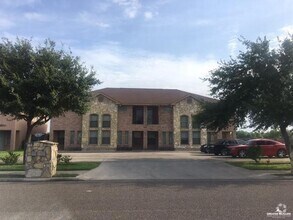 Building Photo - 1402 W Fig Ave