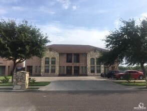 Building Photo - 1402 W Fig Ave