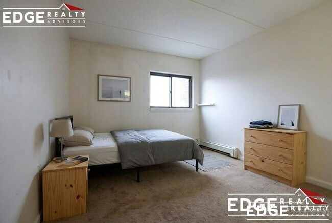 Foto del edificio - 12-16 Ellery St. Unit 501
