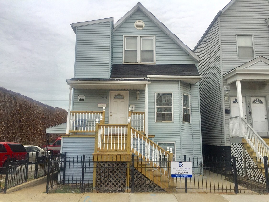 Primary Photo - 3045 N Kedzie Ave