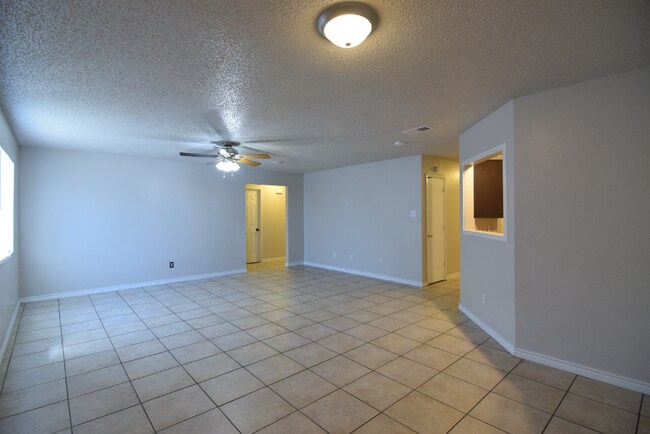 Foto del edificio - 4406 Stallion Dr