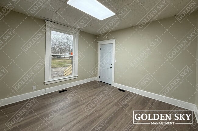 Building Photo - 1224 E Main St