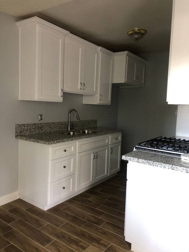 Building Photo - 5049 Olivewood Ave