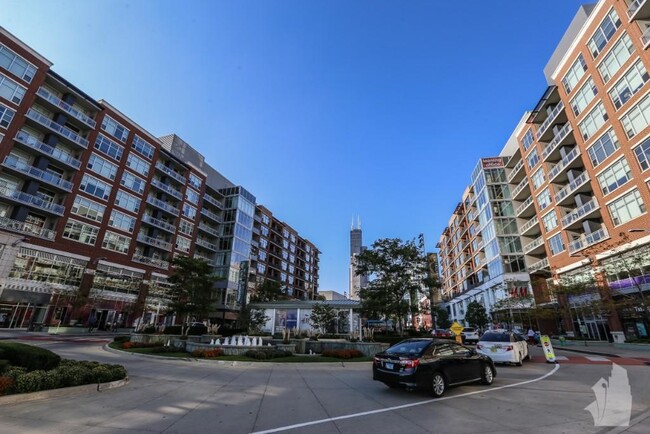 Building Photo - 1135 S Delano Ct E