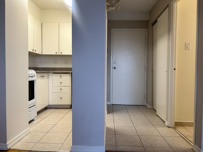 Building Photo - 3121 Kirwin Ave