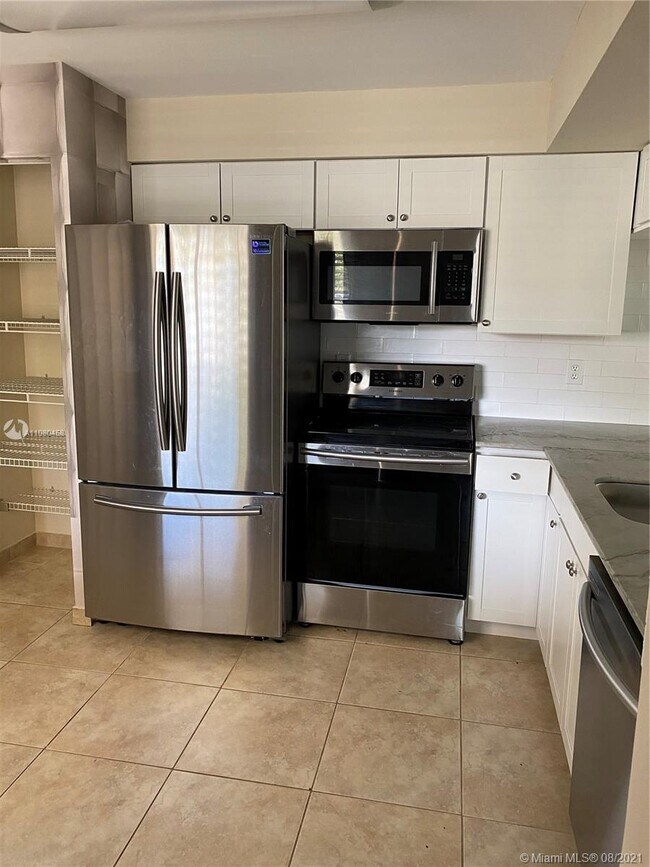 Foto del edificio - 13216 Glenmoor Dr