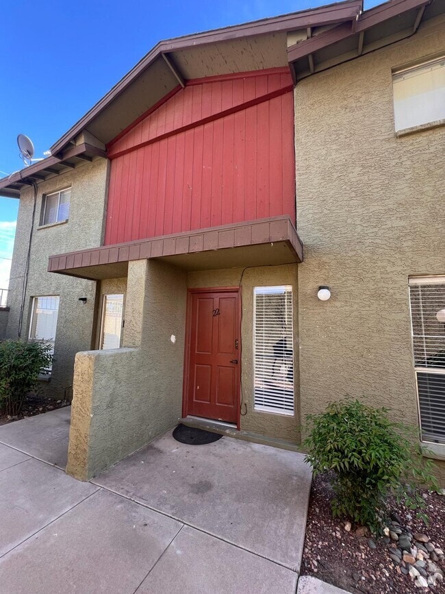 Building Photo - 4615 N 39th Ave