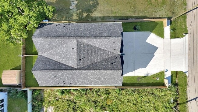 Building Photo - 6726 Dumble St