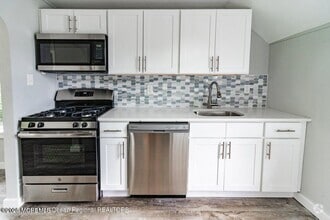 Building Photo - 306 Henley Ave