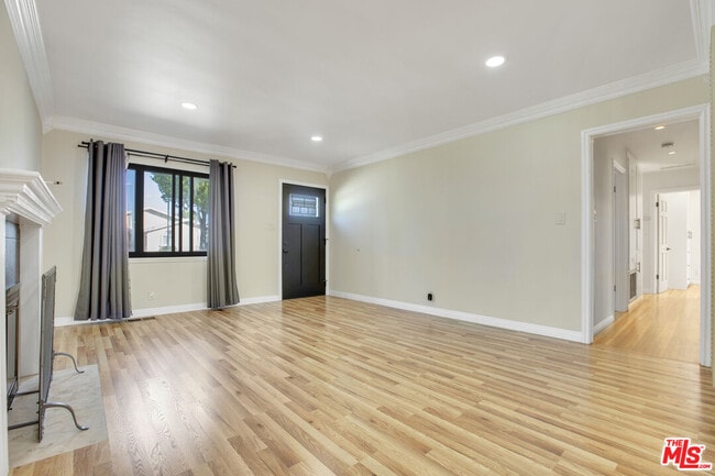 Building Photo - 7212 W 91st St