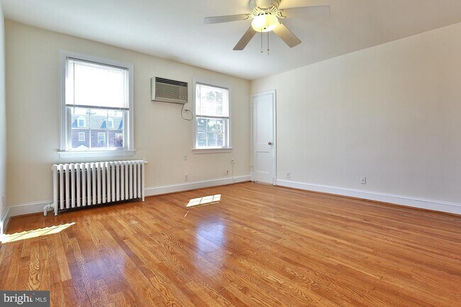 Foto del edificio - 2328 40th St NW