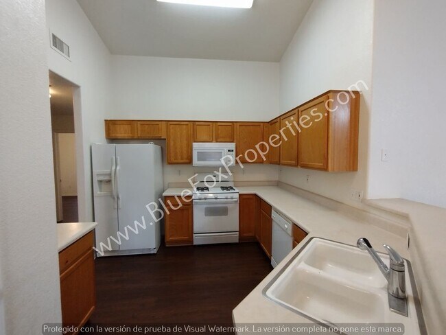 Photo - 915 N Silverleaf Oak Pl House