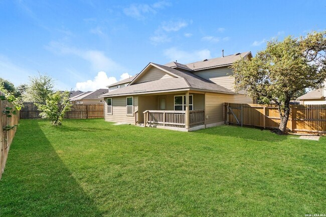 Foto del edificio - 14251 Geyserite Ave