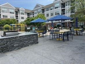 Building Photo - 10 Norden Pl