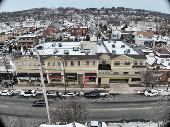 Exterior 3D - 325 Union Blvd