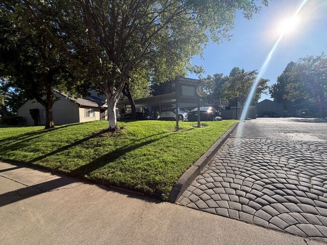Building Photo - Beautiful 2 bedroom 1 bath Available today! Apply today!