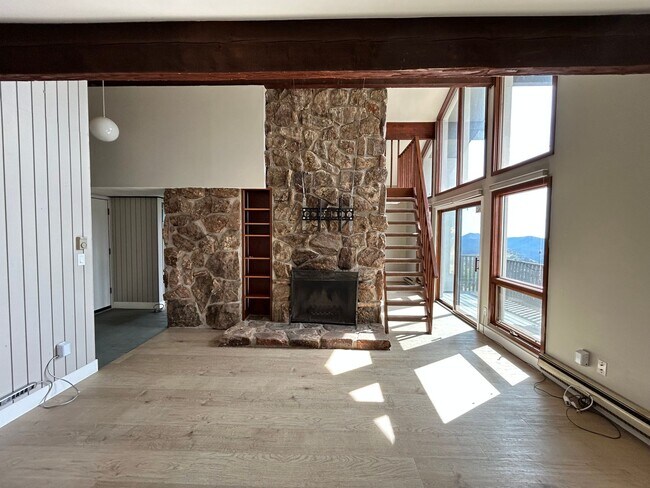 Foto del edificio - 2 Bedroom Mountain Home with Loft and Spec...