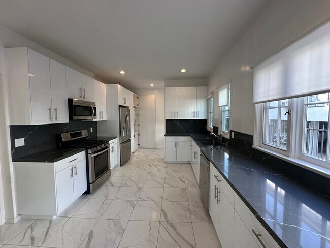 Foto del edificio - 1407 Laurel Ave