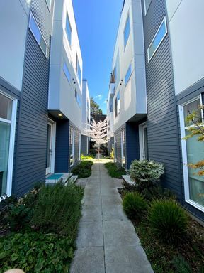 Foto del edificio - Gorgeous Modern Townhouse in South Park!