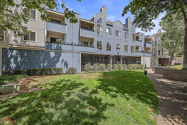 Foto del edificio - Lakeshore Landing