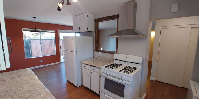 Building Photo - 4423 Plaza Vista