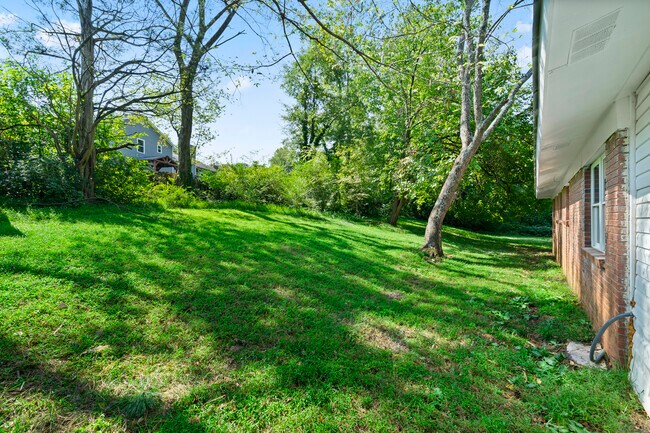 Building Photo - 944 Liberty Hill Rd