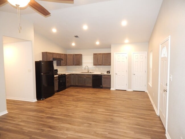 Foto del edificio - New Construction-Beautiful 3 Bedroom, 2 Ba...