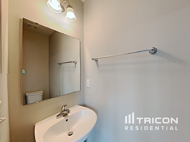 Foto del edificio - 2512 Solomon Ln