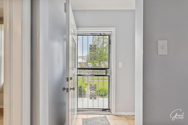 Foto del edificio - $1300 3 bedroom bungalow