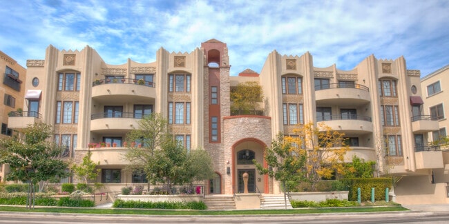 Building Photo - 10305 Almayo Ave