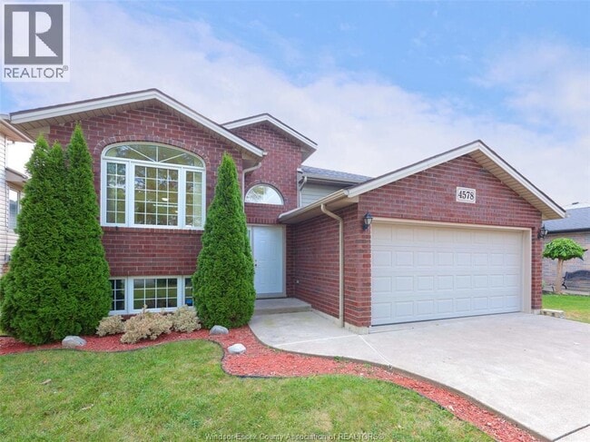 Photo du bâtiment - 4578 Sassafras Ave