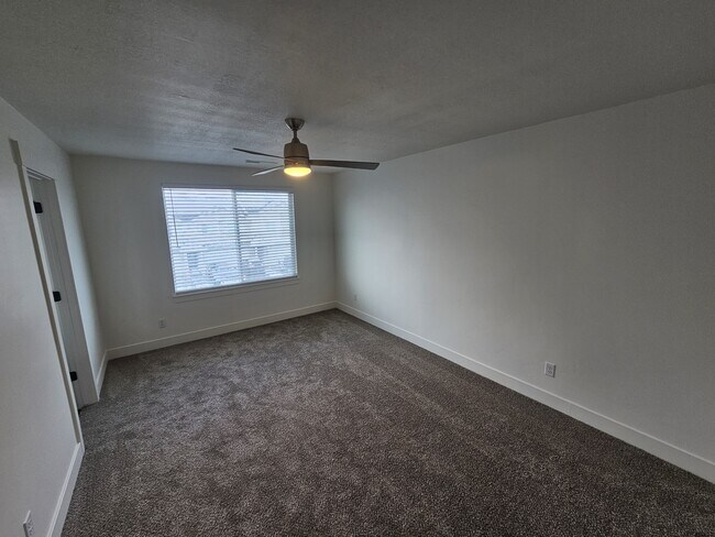 Building Photo - 112 E 730 N
