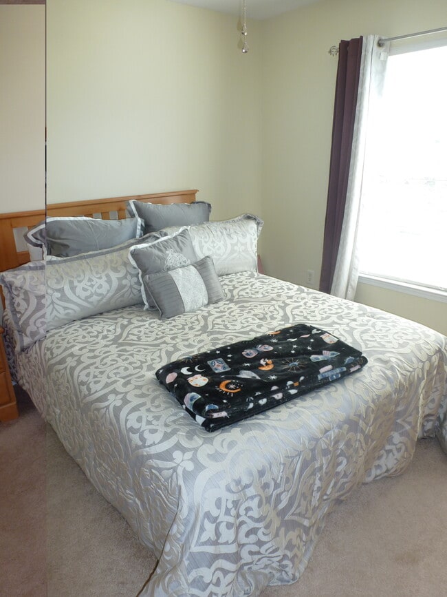 Building Photo - 107 Portland Falls Dr