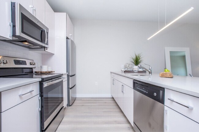 Building Photo - 10 Bennett St