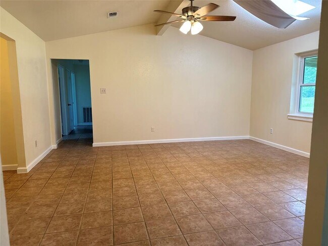Foto del edificio - 688 County Rd 6681