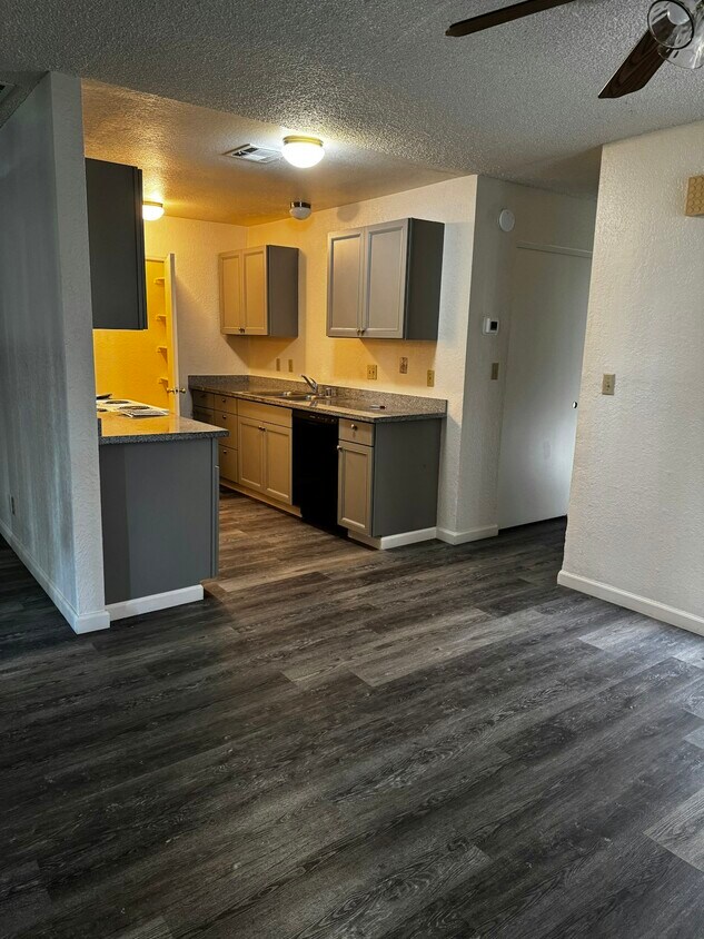 Foto del edificio - 7422 Kelley Dr