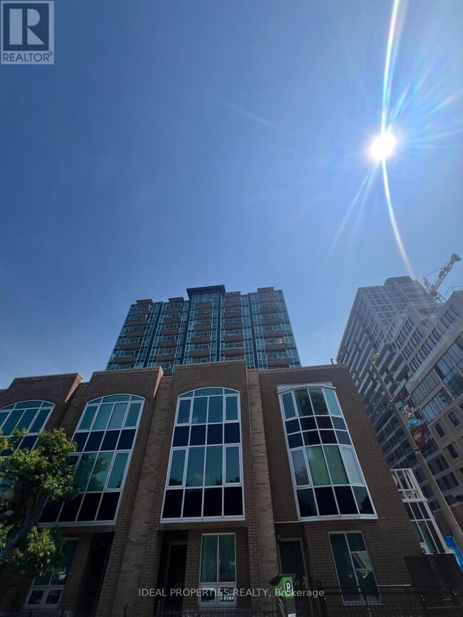 Building Photo - 207-134 YORK St
