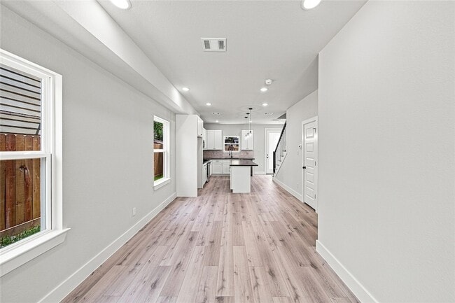 Building Photo - 5610 Kittridge St