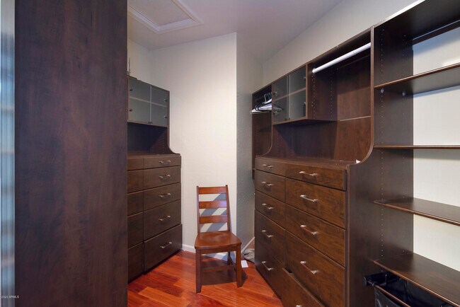 Foto del edificio - 4131 E Hancock Dr