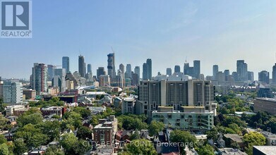 Building Photo - 666 Spadina Ave.