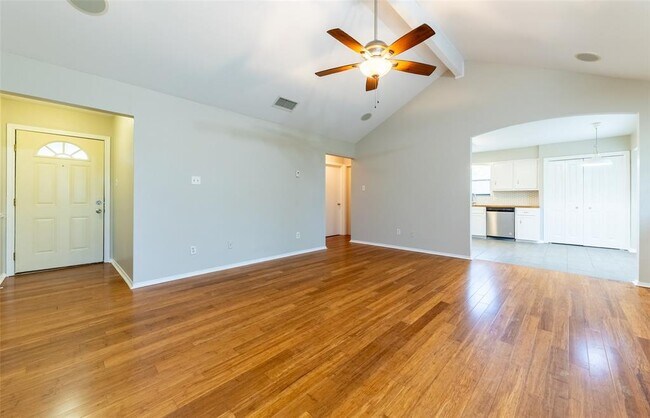 Building Photo - 403 Yucca Dr