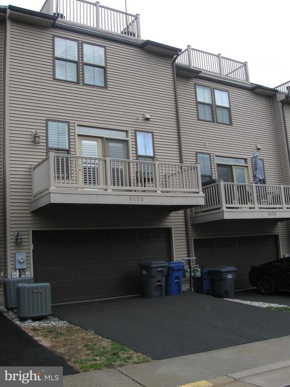 Foto del edificio - 6158 Carey Park Ln