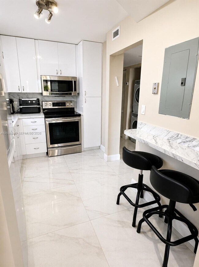 Foto del edificio - 4122 Collins Ave