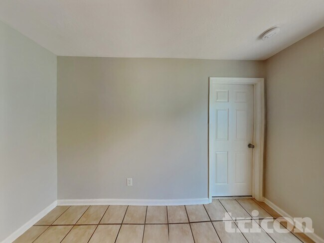 Building Photo - 138 Putter Point Dr