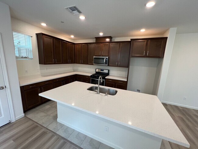 Building Photo - Beautiful 3 Bedroom Enclave at Folsom Ranch Home!