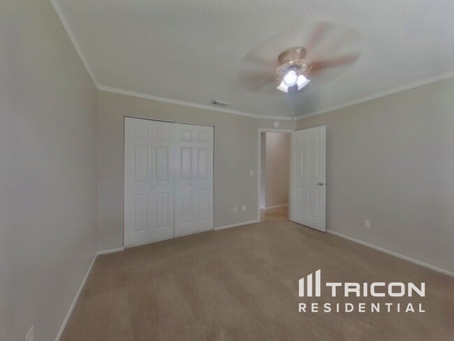 Foto del edificio - 2303 Silver Hill Ct