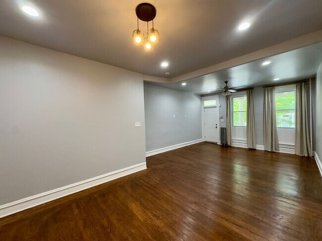 Photo - Charming 3 Bedroom/2 Bathroom Apartment in...