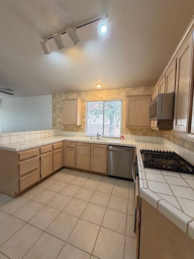 Building Photo - 8164 Sedona Sunset Dr