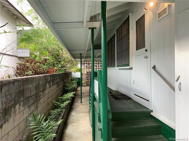 Building Photo - 3024 E Manoa Rd