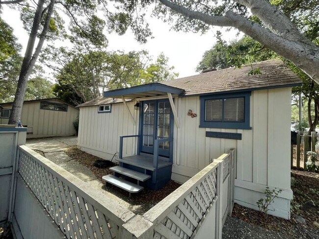 Building Photo - Cozy Updated Studio Cottage in Pacific Grove